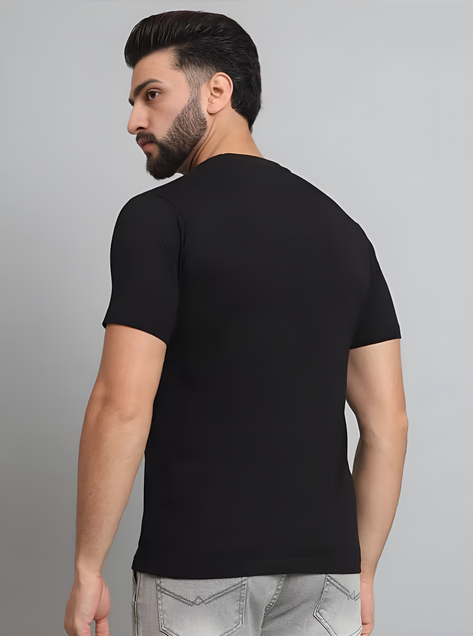 Men’s Classic Black Slim Fit T-Shirt – Essential Everyday Wear