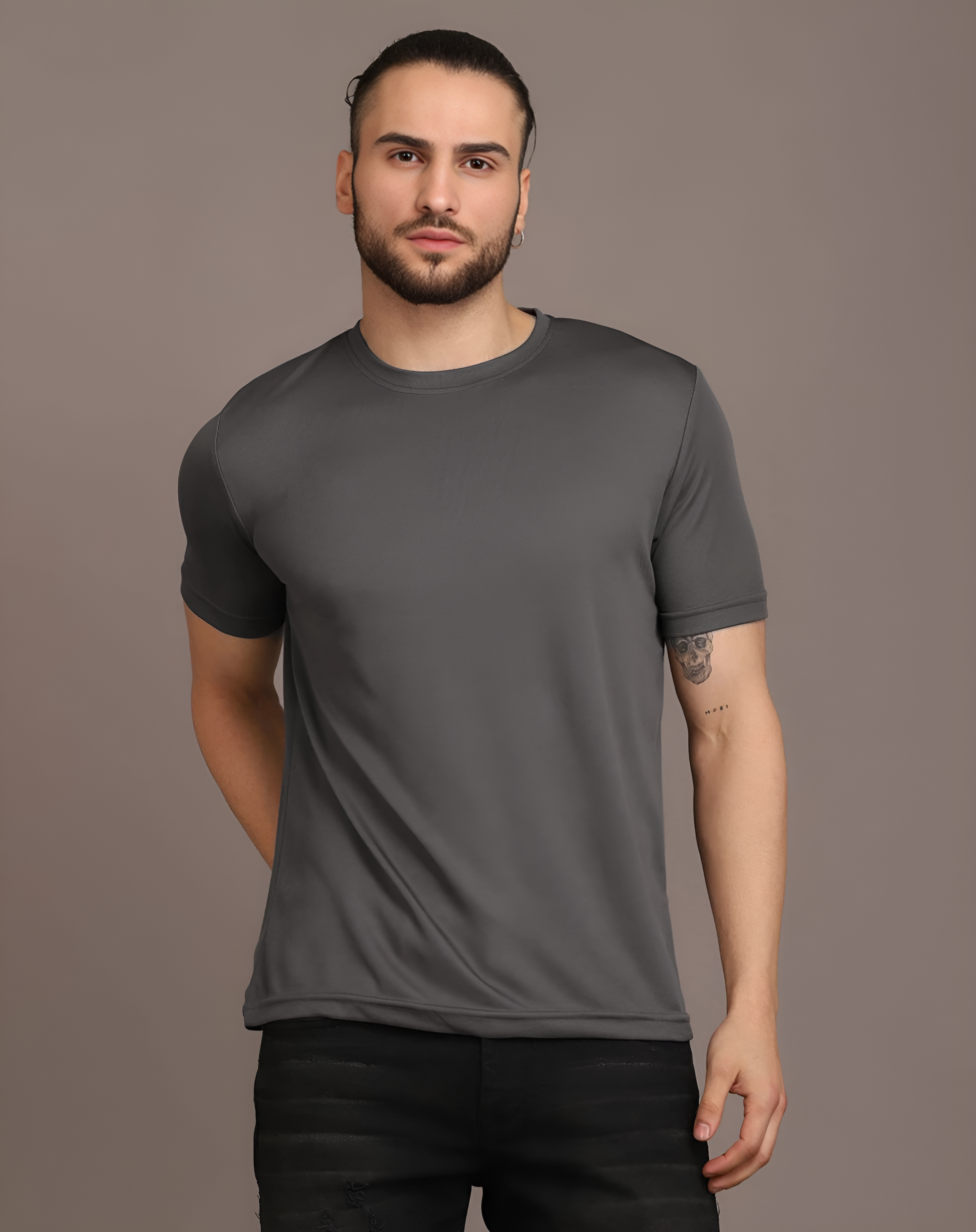 Men’s Solid Charcoal Grey Crew Neck T-Shirt – Slim Fit