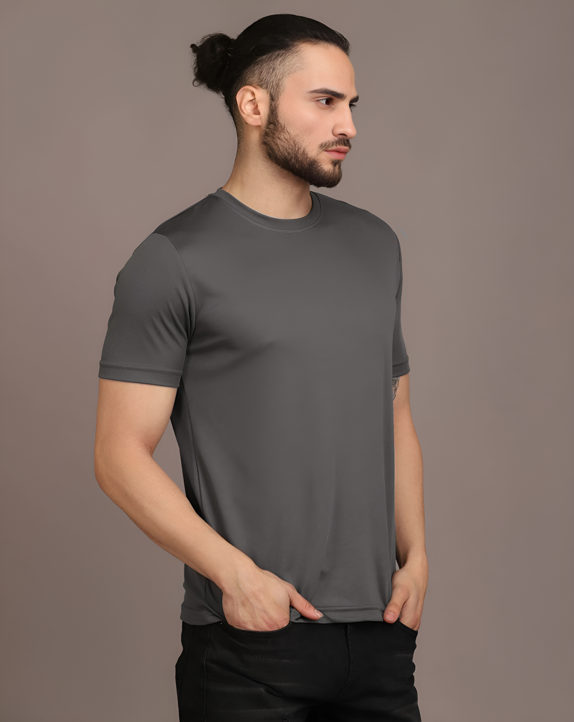 Men’s Solid Charcoal Grey Crew Neck T-Shirt – Slim Fit