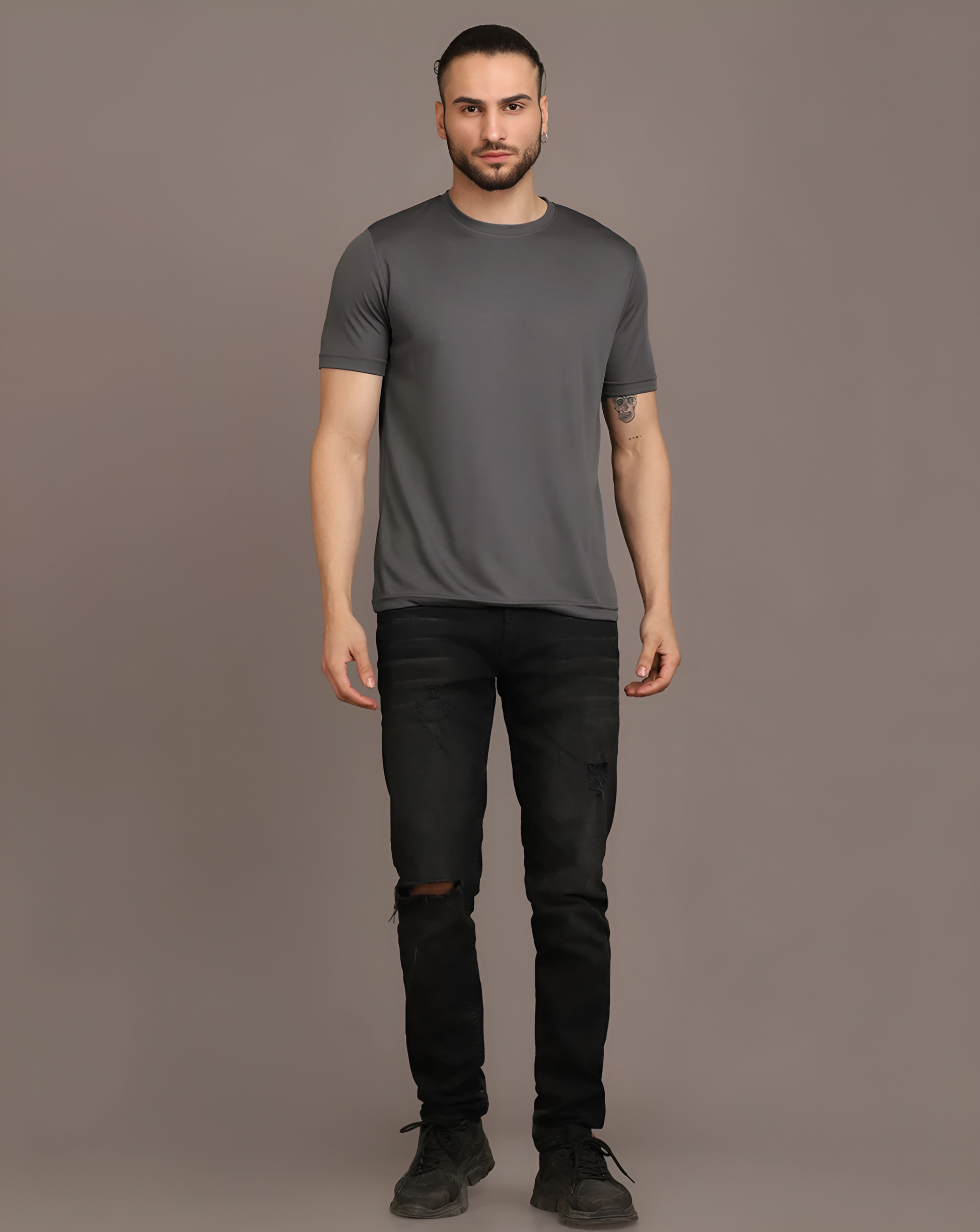 Men’s Solid Charcoal Grey Crew Neck T-Shirt – Slim Fit